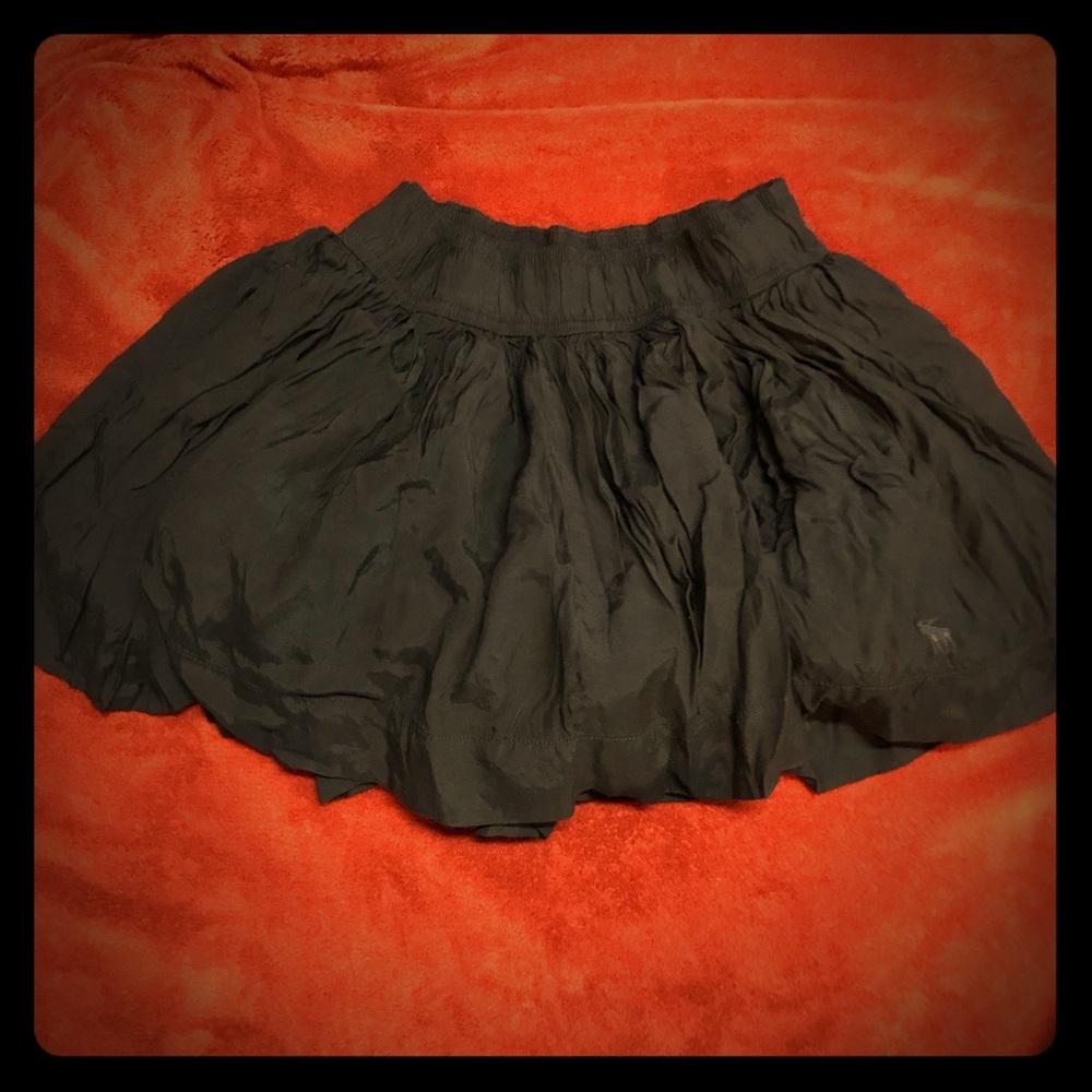 Abercrombie & Fitch soft puff mini skirt